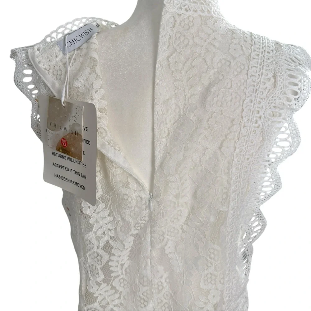 Chicwish White Lace Sleeveless Blouse - Picture 4 of 7